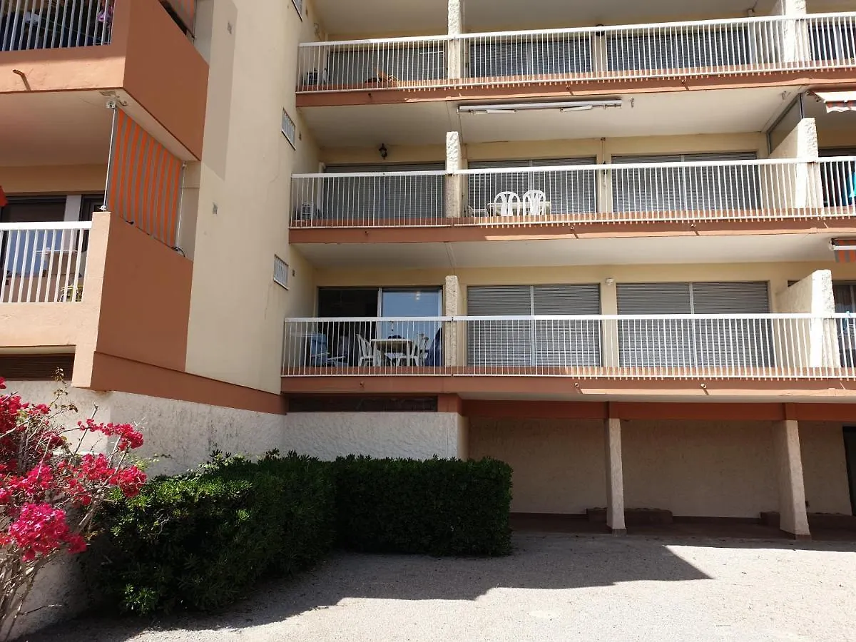 Saint-Raphael La Peguiere Face A La Plage Vue Mer Apartment