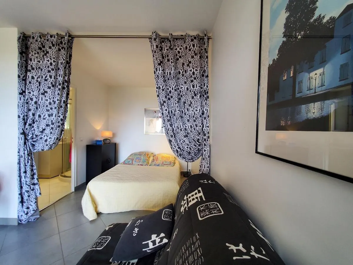 Saint-Raphael La Peguiere Face A La Plage Vue Mer Apartment