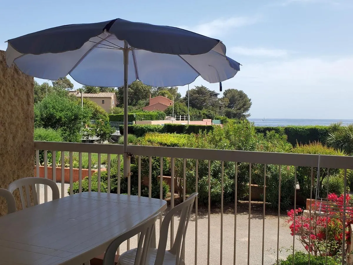 Apartment Saint-Raphael La Peguiere Face A La Plage Vue Mer