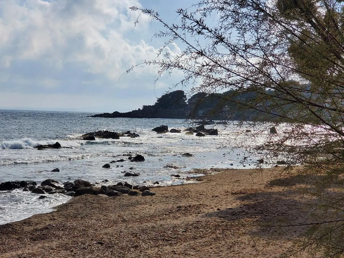 Saint-Raphael La Peguiere Face A La Plage Vue Mer 0*, Saint-Raphael (Var) France